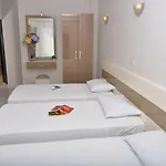 卡利斯酒店 3*